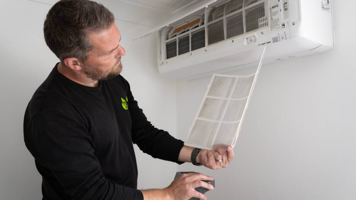 looking at aircon