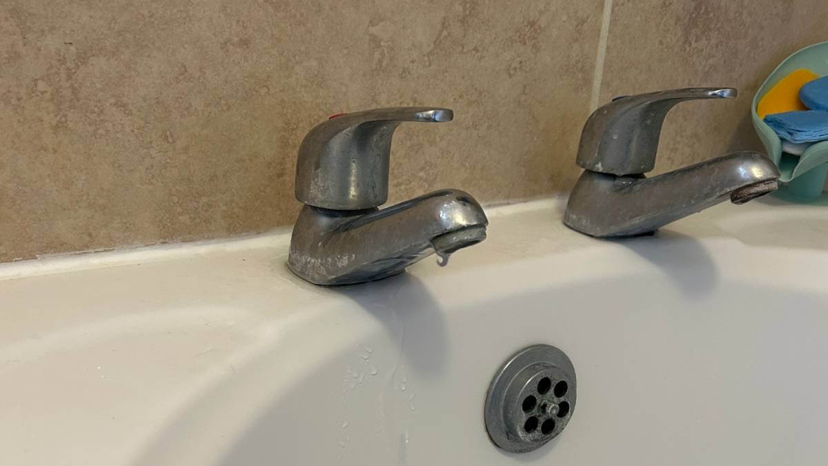 tap dripping